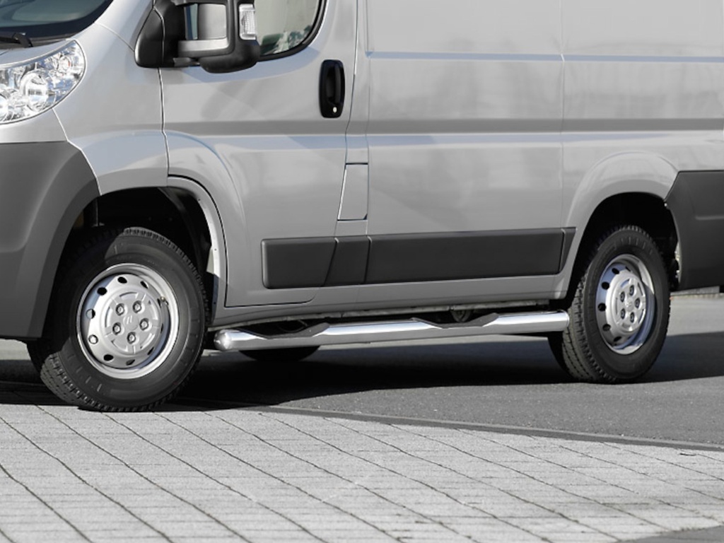Fiat Ducato Bj. 06-14, LR: COBRA Chrom-Seitenschutzrohr mit Trittstufen