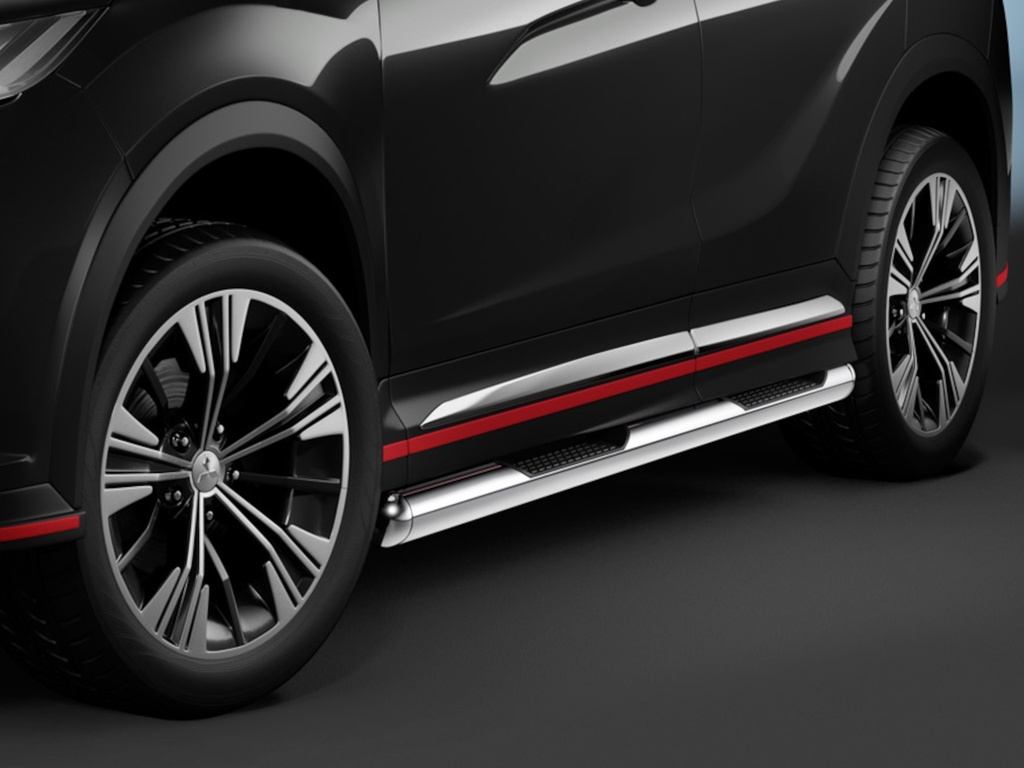 Mitsubishi Eclipse Cross 2018–2021: COBRA Chrome Side Protection Bars with Steps