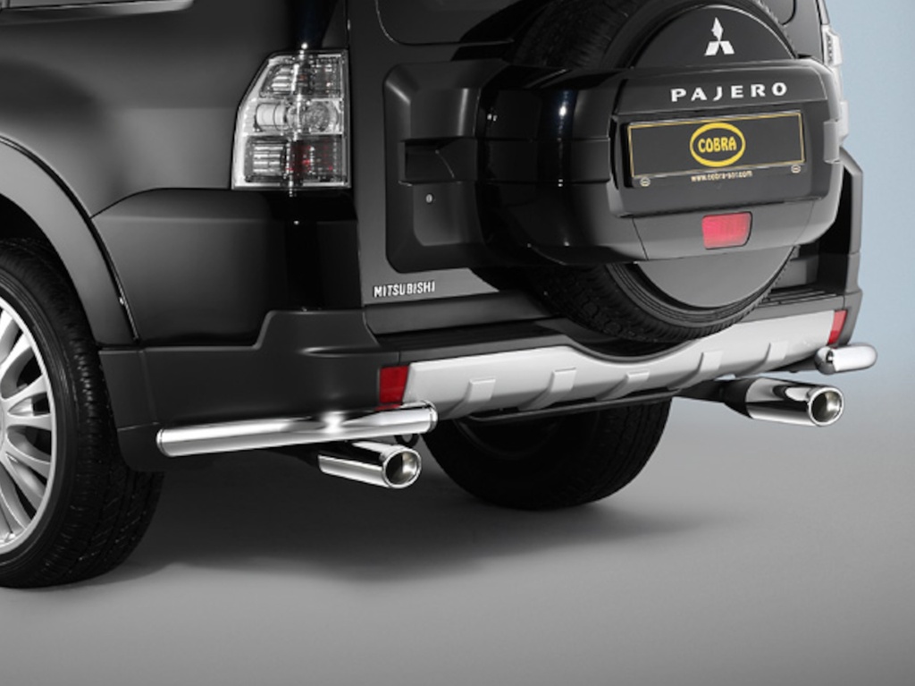 Mitsubishi Pajero 1996–2008: COBRA Chrome Rear Corner Bars