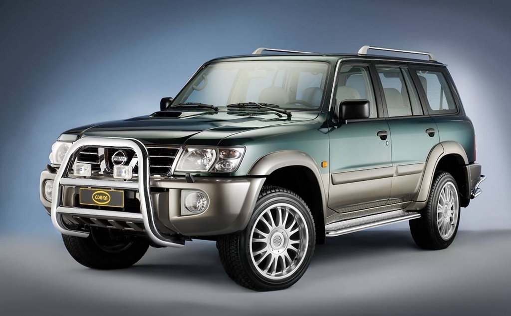 Nissan Patrol Y61, KR: COBRA Trittbretter