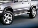 Nissan PickUp D22, ab Bj. 98, Doppelkabine: COBRA Trittbretter
