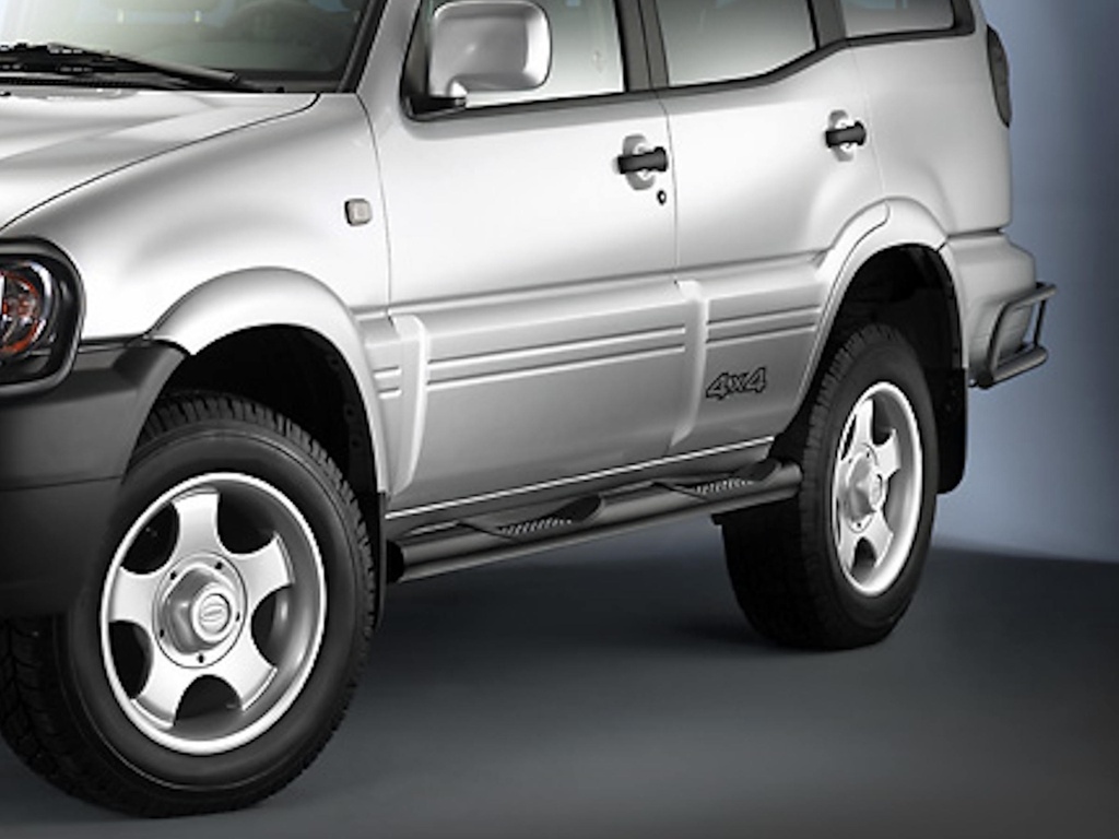 Nissan Terrano 2 since 1999 | long wheelbase: COBRA Side Protection Bars | black powder coated