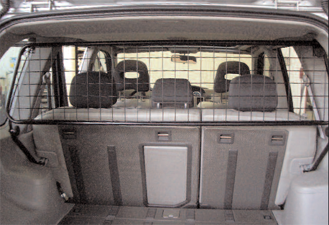 Nissan X-Trail (T31) (2007-2014): Dog guard