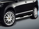 VW Touareg Bj. 10-16: COBRA Chrom-Seitenschutzrohre mit Trittstufen