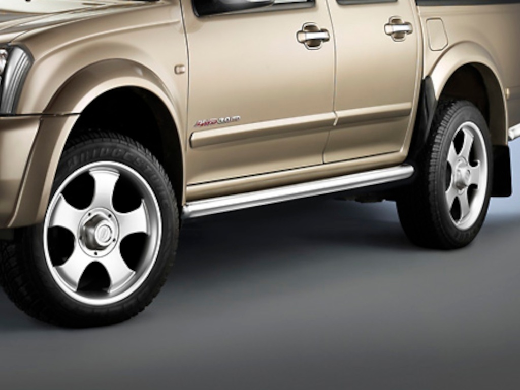 [ISU1025] Isuzu D-Max (DC) 2003–2012: COBRA Chrome Side Protection Bars Ø 80 mm