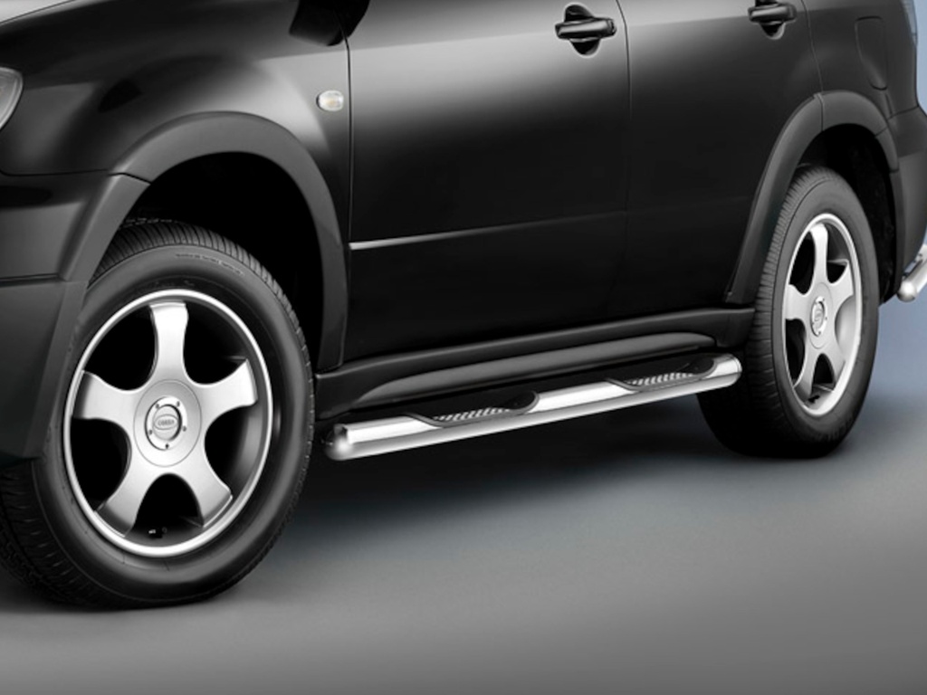 [MIT1265] Mitsubishi Outlander 04/2005–01/2007 | Long Wheelbase: COBRA Chrome Side Protection Bars with Steps