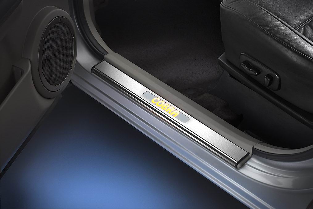 [NIS1742] Nissan Pathfinder 2005–2010: COBRA Illuminated Door Sill Plates | Yellow LED
