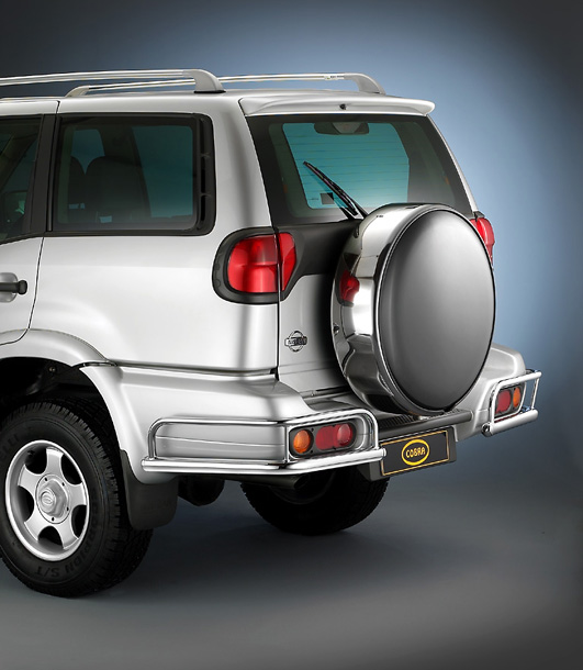 [NIS09765ES] Nissan Terrano 2 Bj. '99 | langer Radstand: COBRA Ecken-Chrom-Heckschutzbügel