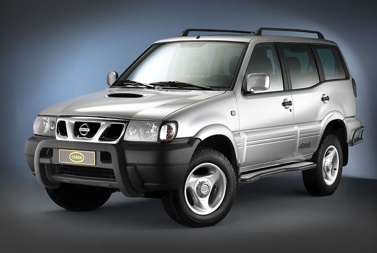 [S09711] Nissan Terrano 2   LR: COBRA Trittbretter - schwarz