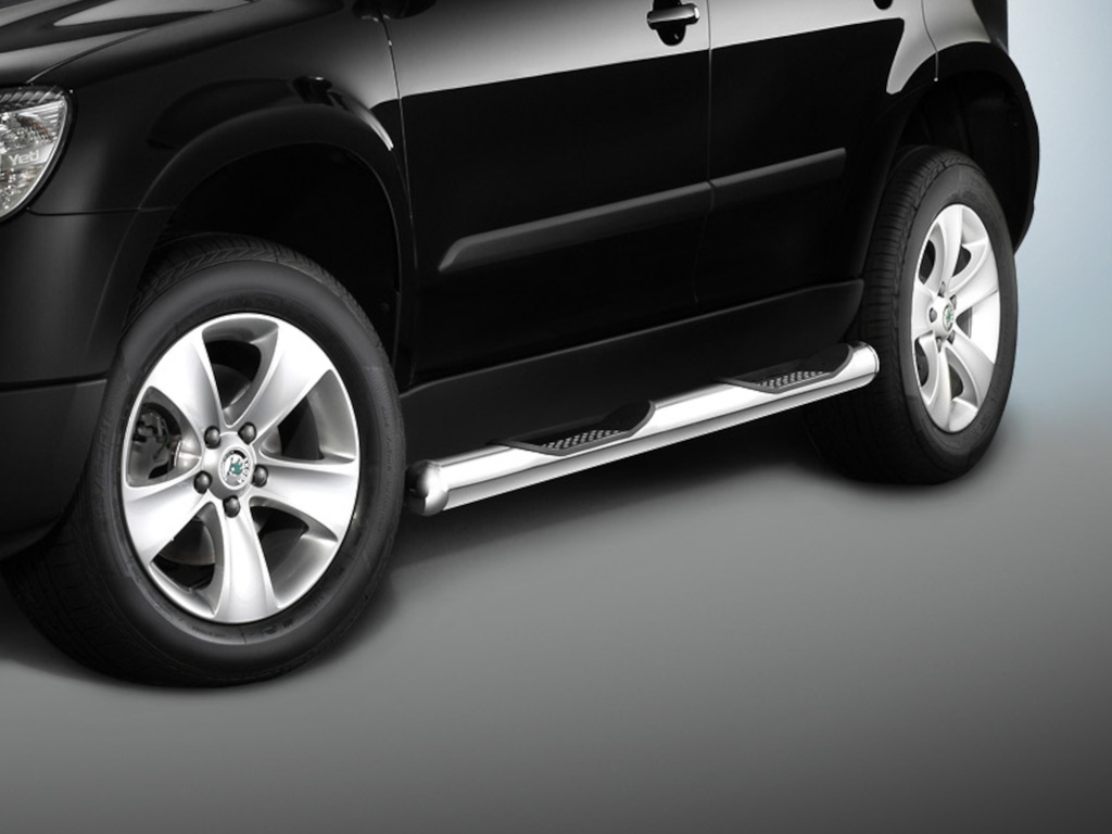 [SKO1009] Skoda Yeti from 2009: COBRA Chrome Side Protection Bars with Steps