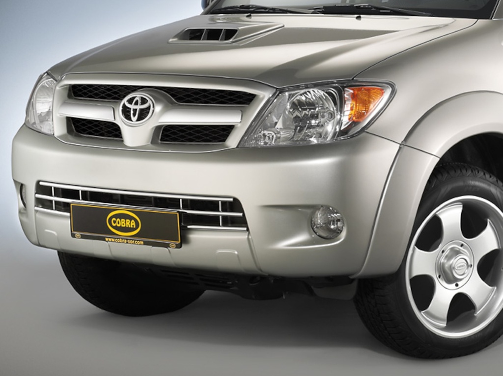 [TOY1407] Toyota Hilux Bj. 06-08: COBRA Stoßstangengrill