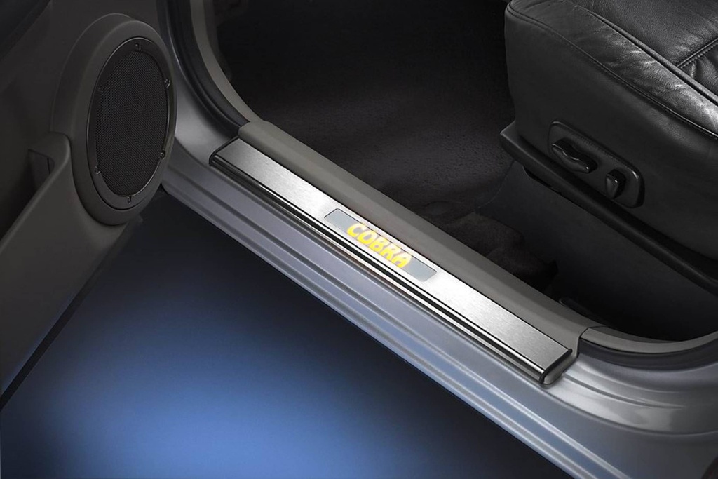 [TOY1286] Toyota RAV4 2003–2006 | Long Wheelbase: COBRA Illuminated Door Sill Plates | Yellow LED